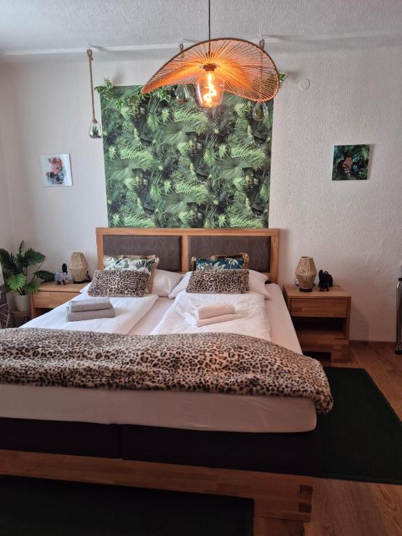 Zimmer mit Dschungel-Ambiente